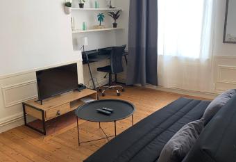 Le Voltaire 4 chez Adrien Hyper centre has Balcony rooms