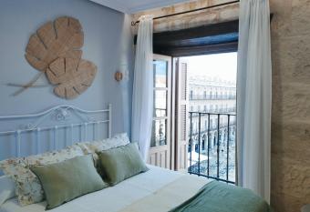 Premium Apartment PLAZA MAYOR allows 18 year olds to book a room