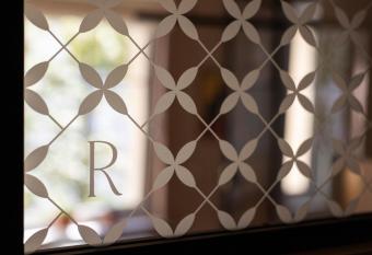 Apartament R    ana 21 allows 18 year olds to book a room