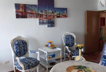 Moderno dpto con vista a la bah  a de Asunci  n allows 18 year olds to book a room