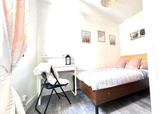 L incroyable studio en centre ville allows 18 year olds to book a room