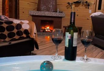 Caba  a MARTITHA lunamielera has rooms with a private hot tub