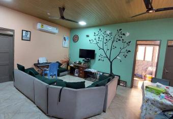 Affordable lovely 1-bedroom apartment in Accra has Balcony rooms