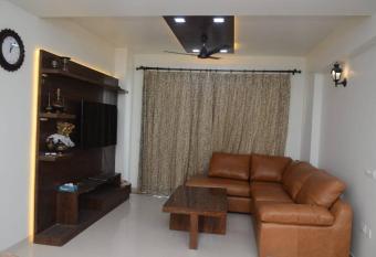 Lovely 2 Bedroom Condo with Gym, Pool etc. has Balcony rooms