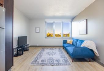 Modern Apt Across From Wells Fargo Arena Downtown allows 18 year olds to book a room