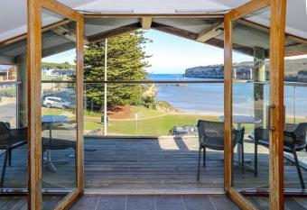 12 Rocks Beach View Loft Central Port Campbell allows 18 year olds to book a room