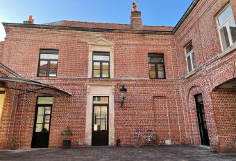 LA PARCELLE allows 18 year olds to book a room