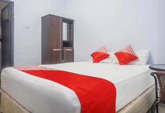 OYO 91759 Pondok Hikmah Makassar allows 18 year olds to book a room