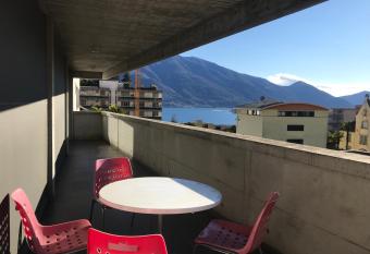 Appartamento Arch. Moderna vista lago Maggiore has Balcony rooms