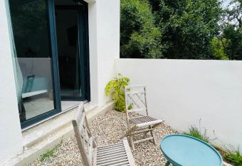 CHAMBRE COSY allows 18 year olds to book a room