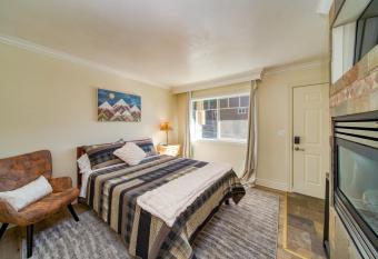 MML Unit 3 - Steps to Heavenly - Full Kitchen with Free Parking allows 18 year olds to book a room