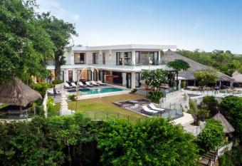 Villa Namaskar allows 18 year olds to book a room