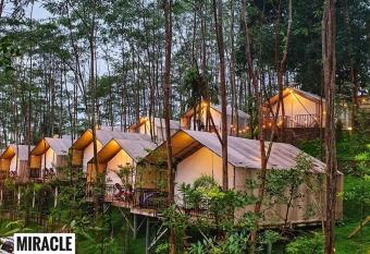 Miracle Signature Hills has Balcony rooms