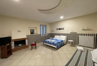 Mezzaluna Guest House has Balcony rooms