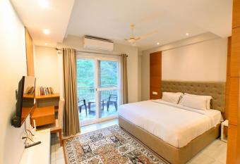 StayinSolan at Chester Hills allows 18 year olds to book a room