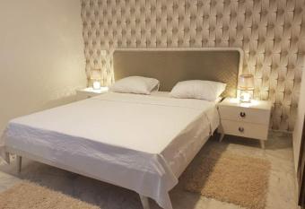 DreamStay And Wonderful Near Tunisia Mall Lac 2 allows 18 year olds to book a room