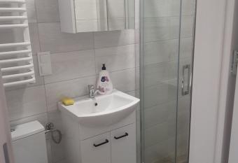 Sta  -przy szkole nr3 w Skawie has Balcony rooms