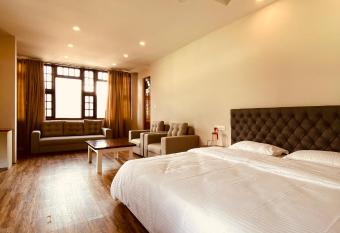 THE APARTMENT has Balcony rooms