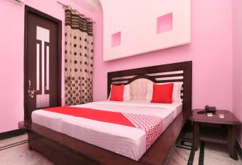 OYO Hotel Sudan Cottage allows 18 year olds to book a room