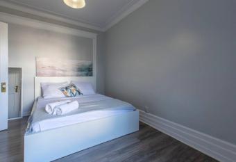 2 bed rooms appartement Montreal-Down Town has Balcony rooms