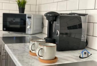 Acaster House, Rooms 1 to 5, free parking, SUPER fast wi-fi, en-suite, corporates welcome allows 18 year olds to book a room