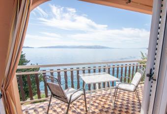 Plaza 1 has Balcony rooms