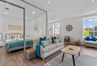 1 Bed- Frobisher By Pureserviced allows 18 year olds to book a room