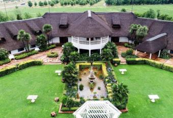 Lyon Paradise allows 18 year olds to book a room