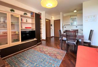 ELEGANT SAN FRANCESCO allows 18 year olds to book a room