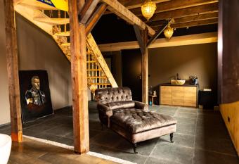 VET - Bed & Breakfast allows 18 year olds to book a room