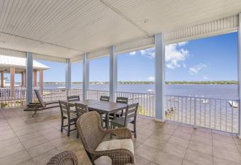 North Floor pet-friendly duplex on Little Lagoon has Balcony rooms