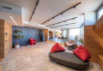 [Attico di Design] a 5 min da Centro e Fiera allows 18 year olds to book a room