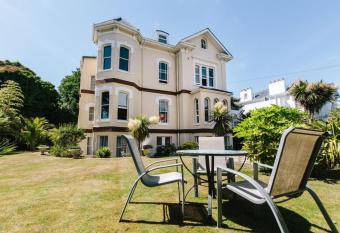 No5 Durley Road allows 18 year olds to book a room