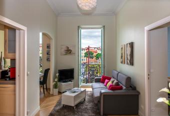 Aston - Appartement Centre Ville Massena has Balcony rooms