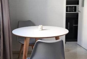 Monoambiente en Pleno Centro de la Ciudad allows 18 year olds to book a room