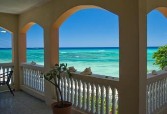 Calypso Villa Jamaica has Balcony rooms