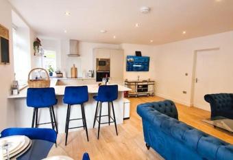 The Hideaway Luxury 5* 2 Bed Garden Apartment allows 18 year olds to book a room