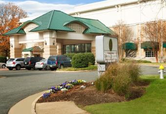 heart of Virginia, free wi-fi, free parking has Balcony rooms