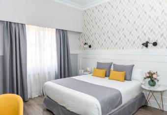 BYPILLOW Vel  zquez 45 has Balcony rooms