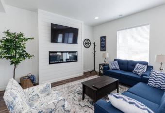 Bear Lake Cozy Getaway 3BD 2 5BA BOAT PARKING allows 18 year olds to book a room