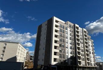 Blini Exclusive has rooms with a private hot tub