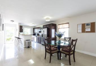 A1 - Endless Summer Vacation Rentals - Affordable Luxury near Downtown allows 18 year olds to book a room