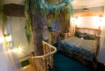 The Anniversary Inn - Logan allows 18 year olds to book a room