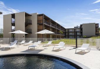 Vacanc  ole - R  sidence Pont du Gard allows 18 year olds to book a room