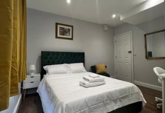 Dunstable Boutique Guest House allows 18 year olds to book a room