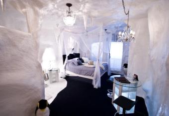 The Anniversary Inn - Boise has Balcony rooms