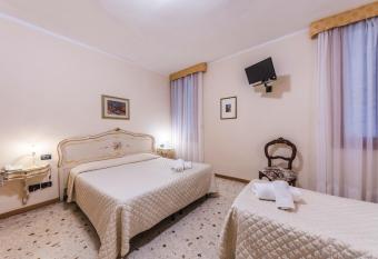 Ca  Leon D Oro has Balcony rooms