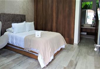 Hotel Casa Giraldo allows 18 year olds to book a room