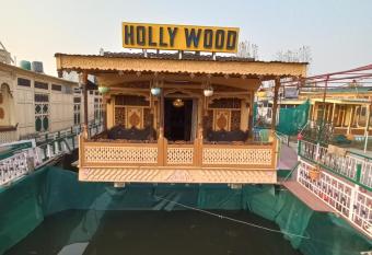 Houseboat Hollywood has Balcony rooms