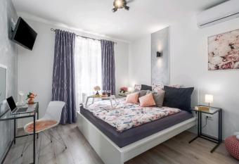 LESA room with private bathroom for 2 people has Balcony rooms